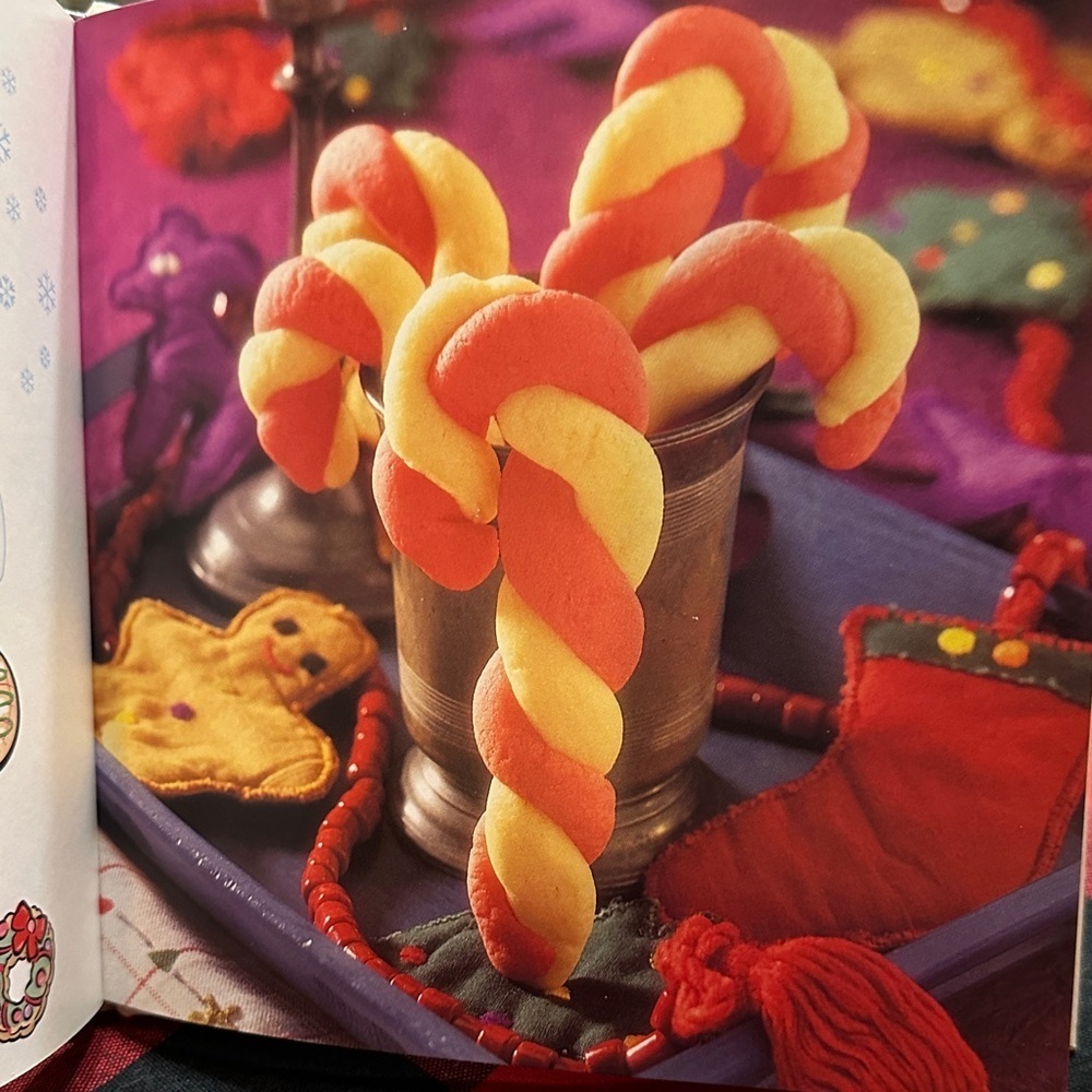 Santa's Favorite Cookies Book - Picture 6 of 7